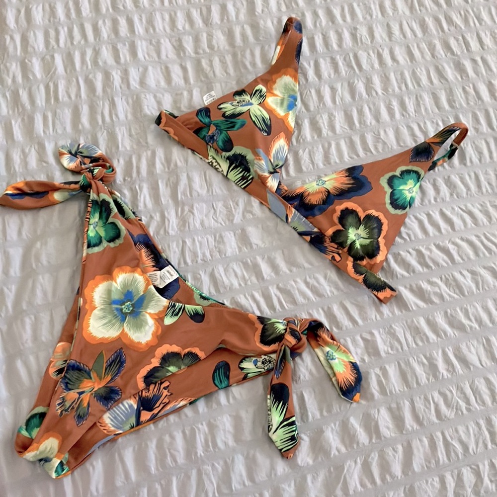 NWOT, Sz. M Floral Aerie bikini